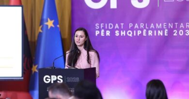 Nën lupën e SPAK/ Rama i refuzon (tre herë) dorëheqjen drejtoreshës së Kadastrës, Lorena Goxhobelli