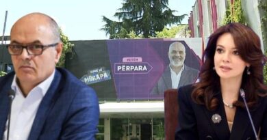 Ish-deputeti i PS ‘mbështet’ Spiropalin: Të korruptuarit dhe tradhtarët përpiqen t’i fshehin problemet