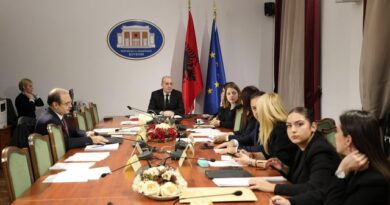 Mesazhi për shqiptarët në Maqedoninë e Veriut, opozita kërkon seancë urgjente me ministrin Hoxha në Komisionin e Jashtëm