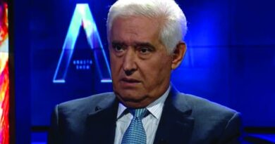 Cafo Boga: Pasuritë publike, qeverisja private, rastet e Butrintit, Durrësit, Tushemishtit dhe shtrirja e ndikimit në sektorin e arsimit