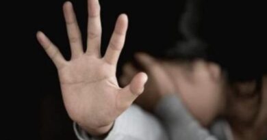 Nxënësja e shkollës private denoncon shoferin e furgonit të transportit për ngacmim seksual, arrestohet nga policia!