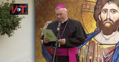 Urimi për Pashkët/ Mesazhi i fortë politik i Arqipeshkvit Dodaj: Duhet të mposhtim korrupsionin, këtë se bëjnë të huajt, por shqiptarët!