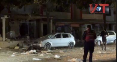 Shpërthim i fuqishëm në Lezhë, disa biznese dhe makina të dëmtuara