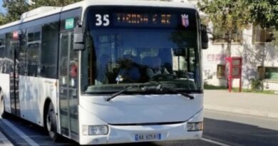 Numri i autobusëve u reduktua me 40%, Transporti urban dhe ndërqytetas marrëveshje me qeverinë: Nga sot do të vazhdojmë me kapacitet të plotë