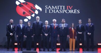 Nis në Tiranë Samiti i IV i Diasporës, dekorohen disa personalitete shqiptare