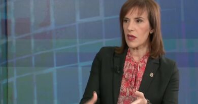 “Soj i papranueshëm për Parlamentin”, Lala shpërthen” ndaj deputetes socialiste:Paguhet me taksat tona, çfarë populli..