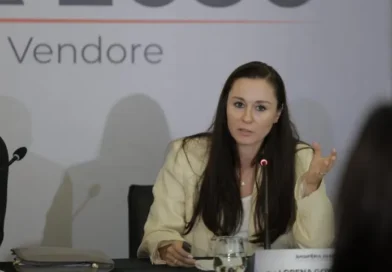 Lorena Goxhobelli e Kadastrës drejt arrestimit? Tre dorëheqje të refuzuara dhe hetimet e SPAK-ut për korrupsionin në kupolën e hipotekës