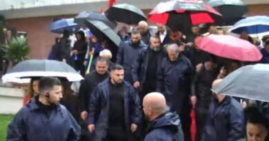 Nis protesta e PD, Berisha niset nga selia blu drejt kryeministrisë