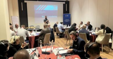 Lufta ndaj krimit e pastrimit të parave, Ambasada e SHBA: Autoritetet amerikane po trajnojnë zyrtarët e Shqipërisë, Kosovës dhe RMV për hetimin financiar