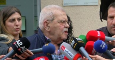 Në gjyq për të mbështetur Veliajn, Ndrenika: Djalë i rritur me probleme, e përballoj burgun për të!