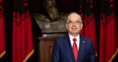 Presidenti Begaj përshëndet rezolutën për integrimin: Qasje e drejtë për anëtarësimin!