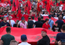 Uragani i protestuesve mbulon bulevardin/ Shpaloset pankarta gjigante: Ne jemi ata që sakrifikuam çdo gjë për familjet që të mbijetojnë, ju i harruat!