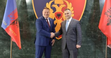 Sezoni turistik/ Shqipëri-Kosovë nënshkruajnë marrëveshjen: Policim të përbashkët rrugor