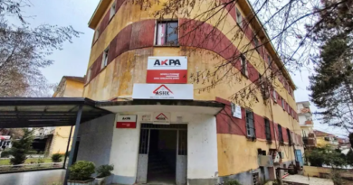 Prokuroria lëshon 14 urdhër-arreste për zyrtarë të Kadastrës së Dibrës Prokuroria lëshon 14 urdhër-arreste për zyrtarë të Kadastrës së Dibrës