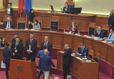 Kuvend/ Amnistia penale, votimi i rendit të ditës shtyhet në orën 18:30 Kuvend/ Amnistia penale, votimi i rendit të ditës shtyhet në orën 18:30