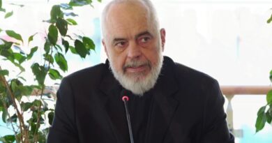 Resorti në Zvërnec/ Rama u kërkon takim protestuesve: Zgjidhni 20 përfaqësues dhe ulemi në një bashkëbisedim publik