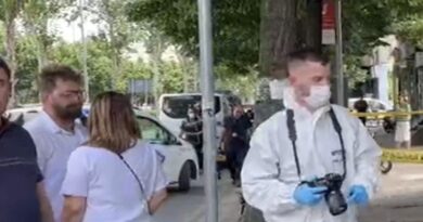 Detaje nga grabitja në bankë, autori ndoqi qytetaren deri te arka brenda institucionit, si ia rrëmbeu paratë nga dora