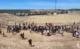 Banorët e Rrjollit heqin telat, futen në kantier: Kështu do bie shteti