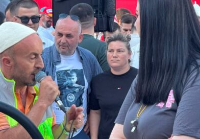 “E çova në shkollë dhe nuk m’u kthye”/ Nëna e Martin Canit mesazh në protestë: Jam me ju për fëmijën tim dhe fëmijët shqiptarë