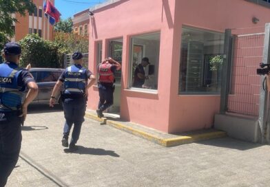 Përplasje fizike në GJKKO, vëllezërit nga Tropoja gjakosin të pandehurin brenda kafazit të xhamit. Ndërhyn policia!