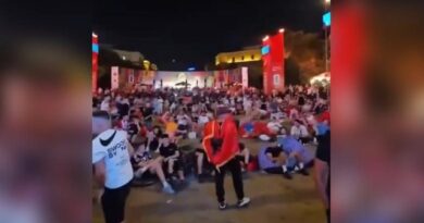 Bllokuan akset kryesore dhe shqetësuan tifozët që po shikonin ndeshjen, procedohen penalisht 16 protestues
