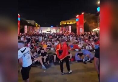 Bllokuan akset kryesore dhe shqetësuan tifozët që po shikonin ndeshjen, procedohen penalisht 16 protestues