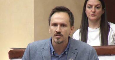 Muçi: Deputetja juaj është kërcënuar, ju thoni u tradhtuam! Muçi: Deputetja juaj është kërcënuar, ju thoni u tradhtuam!