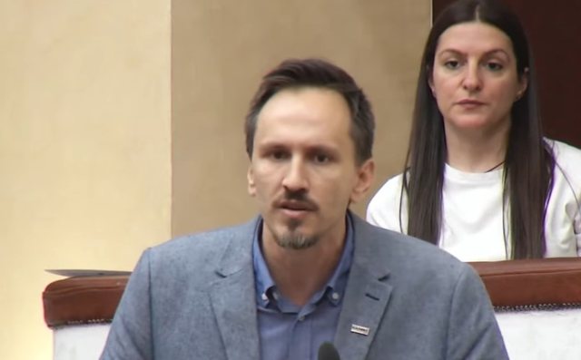 Muçi: Deputetja juaj është kërcënuar, ju thoni u tradhtuam! Muçi: Deputetja juaj është kërcënuar, ju thoni u tradhtuam!