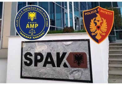 SPAK dhe BKH zbarkuan në Devoll/ Detaje dhe masat e sigurisë për ish-punonjësit e AMP-së dhe ish-drejtorin e Policisë Bashkiake! SPAK dhe BKH zbarkuan në Devoll/ Detaje dhe masat e sigurisë për ish-punonjësit e AMP-së dhe ish-drejtorin e Policisë Bashkiake!