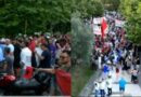 Pas Kuvendit, protestuesit ndalin marshimin te selia e PD, përplasje me militantët demokratë: Opozitë e shitur!