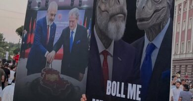 Anketa e WeBalkans: 77% e shqiptarëve nuk u besojnë partive politike, kanë nivelin më të ulët të besimit
