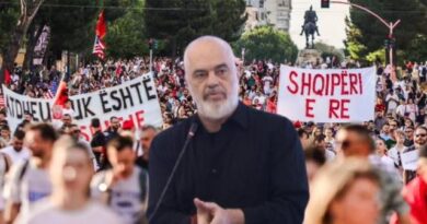 Rama sfidon protestuesit: Sillni draftin për “Shqipërinë e re”