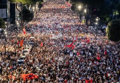 Dita e 21-të e revoltës/ Diaspora marshon drejt Shqipërisë, sot para Kryeministrisë protesta më e madhe e mbajtur ndonjëherë, për largimin e Ramës