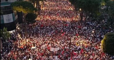 Gazeta gjermane jehonë protestave për largimin e Ramës, ZDFheute: Mijëra qytetarë mblidhen çdo ditë para kryeministrisë