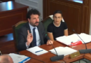 “Ndërkohë që miratoni…”/ Plasin të qeshurat te Ligjet, zëvendësministri kërkon leje për në tualet!