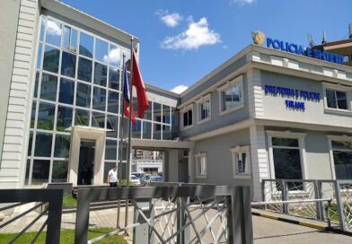 “Kanë lidhje me persona të botës së krimit”/ 10 oficerëve të policisë iu hiqet certifikata e sigurisë, 6 janë drejtues në Policinë e Shtetit!