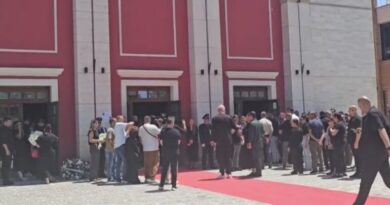 Homazhet në Vlorë për gazetarin Enrik Mehmeti, i pranishëm dhe kryeministri Edi Rama