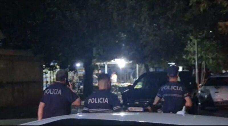 Detaje nga ngjarja në Elbasan/ 6 të shtëna me armë në sherrin mes adoleshentëve në një lokal, tre të plagosur Detaje nga ngjarja në Elbasan/ 6 të shtëna me armë në sherrin mes adoleshentëve në një lokal, tre të plagosur