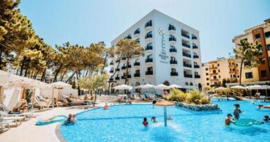 Sherr për zhurmat, stafi i një resorti në Golem dhunon 5 turistët turq! Në pranga menaxheri dhe një punonjës i plazhit, 2 të tjerë në hetim