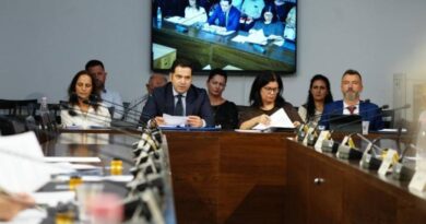 Rishikimi i buxhetit merr ‘ok’ në komisione! Malaj: Indeksimi i pensioneve në 2027-ën do bëhet në prill, fatura e rindërtimit deri më tani 1.2 mld euro