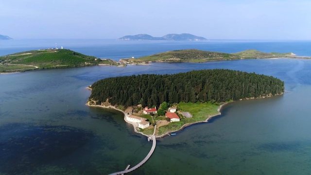 Protestat shtuan turistët në Vlorë: Sazani dhe Zvërneci tani po vizitohen më shumë, pasi u bënë të famshëm ndërkombëtarisht