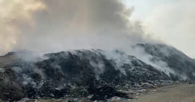 Zjarri në landfillin e mbetjeve në Fushë-Krujë, tymi toksik mbulon zonën nga Kruja deri në Kamëz