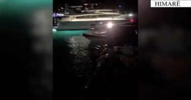 Rrezikuan të mbyteshin në det për shkak të motit të keq, Policia Kufitare shpëton pesë anëtarët e një familjeje në Himarë, mjeti lundrues pësoi defekt
