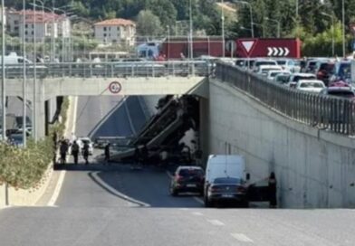 Aksident i rëndë te rrethrrotullimi i TEG, betonieria bie nga lartësia dhe zë poshtë një automjet , nuk dihet nëse ka viktima