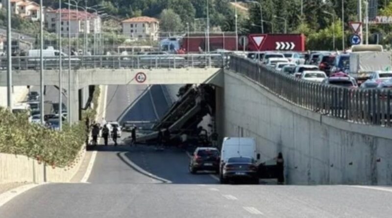Aksident i rëndë te rrethrrotullimi i TEG, betonieria bie nga lartësia dhe zë poshtë një automjet , nuk dihet nëse ka viktima