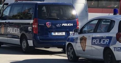 Plas pistoleta në Laç, plagoset një 22-vjeçar. Dërgohet me urgjencë në Tiranë