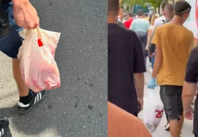 Me qese me vezë e domate, protestuesit marshojnë drejt Komisariatit nr.1