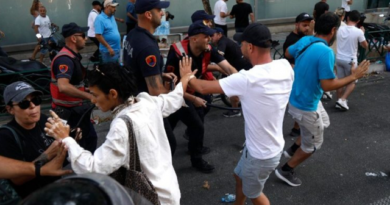 Pas përplasjeve te Parlamenti, qytetarët mblidhen në sheshin “Skënderbej”: Rama jepe dorëheqjen!