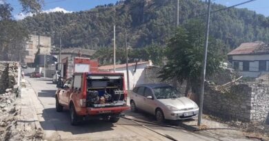 Digjen dy banesa në Berat, flakët përfshijnë edhe një shtëpi monument kulture. Zjarri dyshohet i qëllimshëm