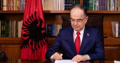 Presidenti Begaj dekreton hyrjen në fuqi të marrëveshjes së huas me SHBA-të